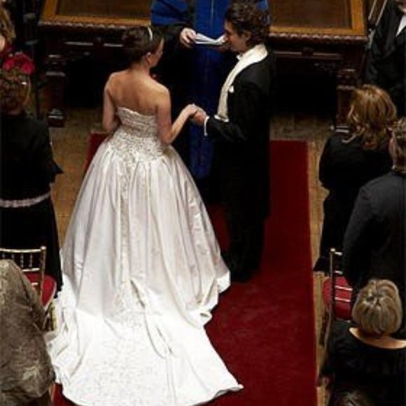 Eve of Milady Wedding Dress Size 5 Silk - Picture 5 of 9